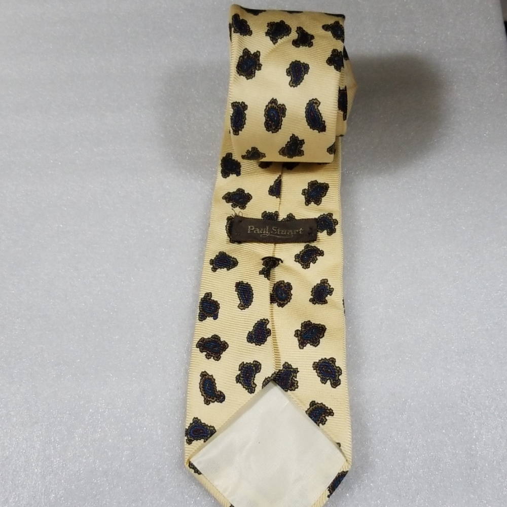 Paul Stuart tie.